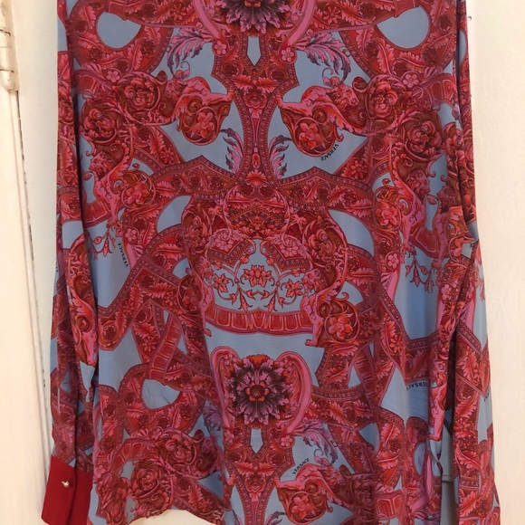 SOLD 📍Versace silk button down shirt 100% authentic - Picture 7 of 9